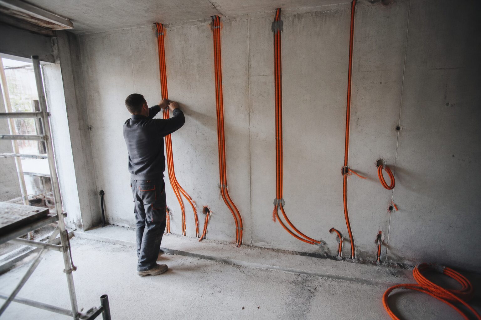 Électricité avant ou après isolation : l’ordre à respecter