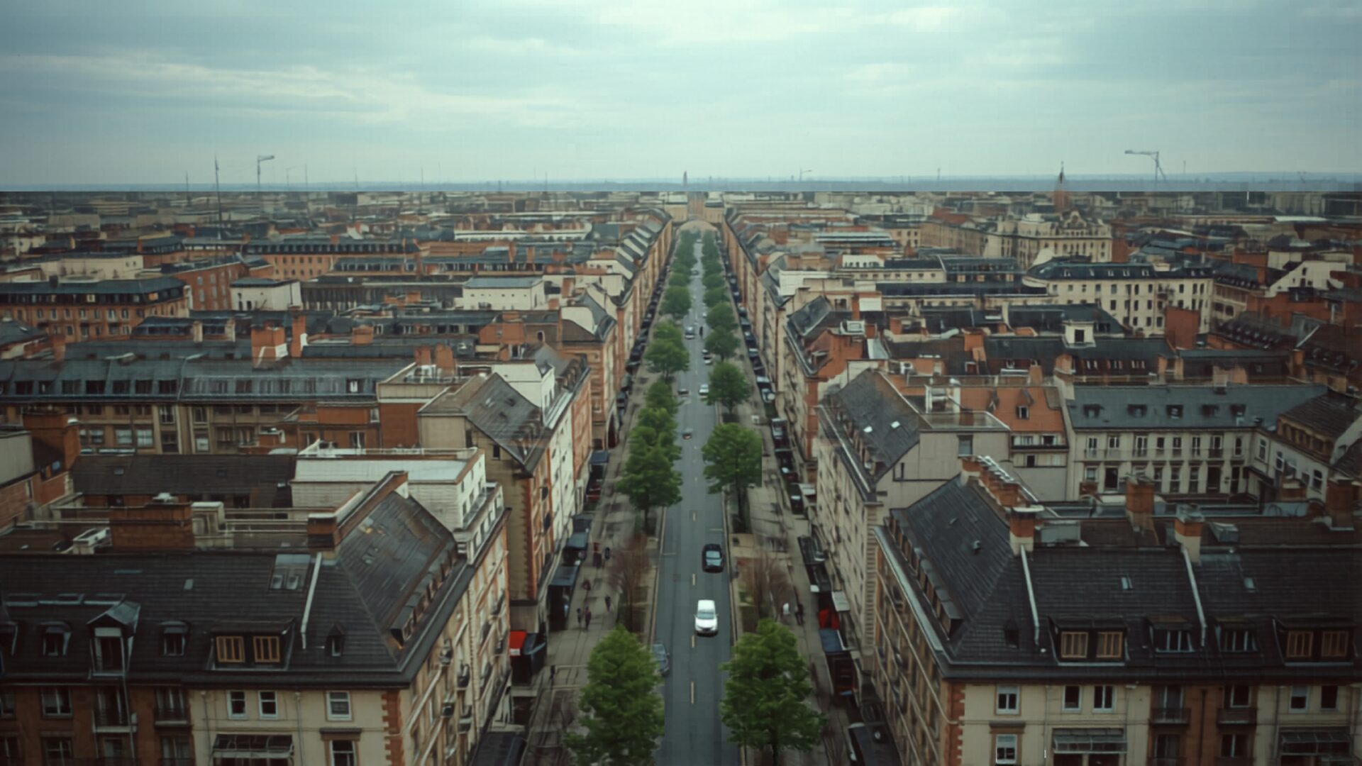 Quartiers à éviter à Strasbourg vue aérienne immeubles et rues de la ville alsacienne