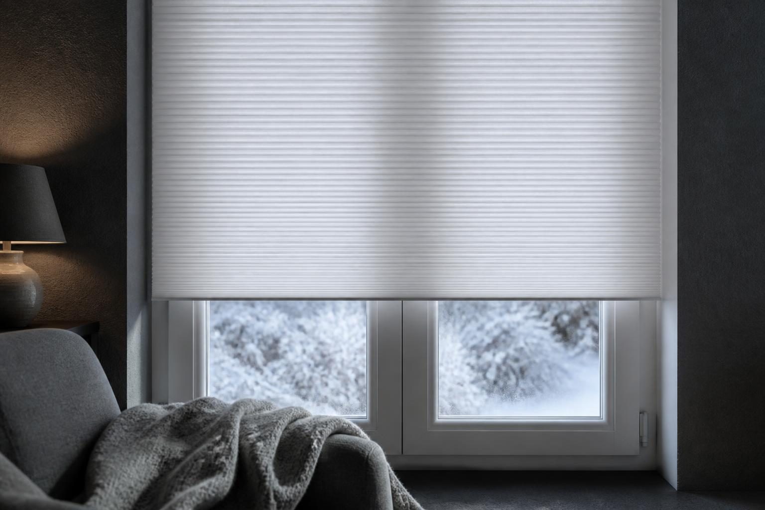 Store thermique ou rideau : lequel isole le mieux en hiver ?