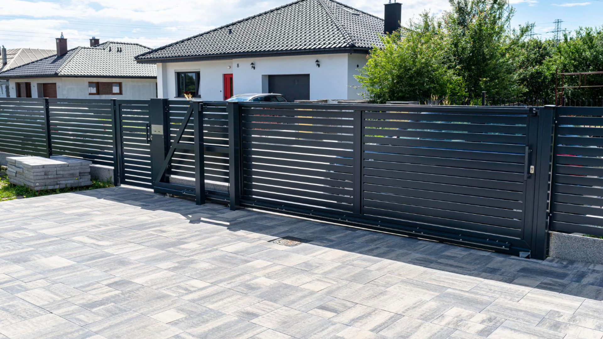 Clôture aluminium : les avantages d’une fabrication locale